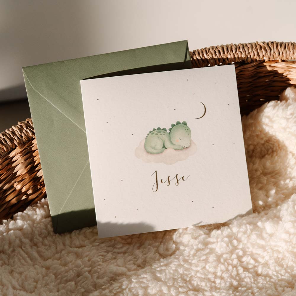 Lief goudfolie geboortekaartje met dino op wolkje