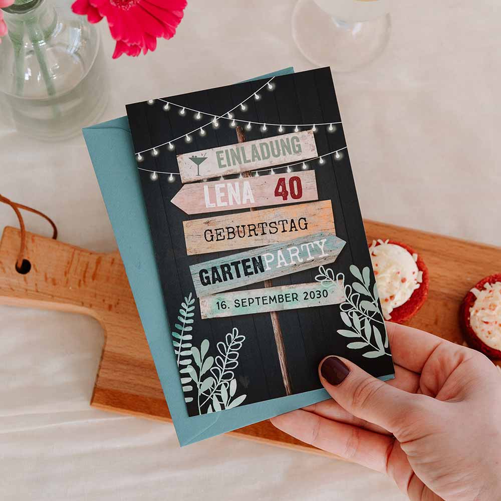 Einladung zum 40. Geburtstag mit Wegweiser und Lichterkette