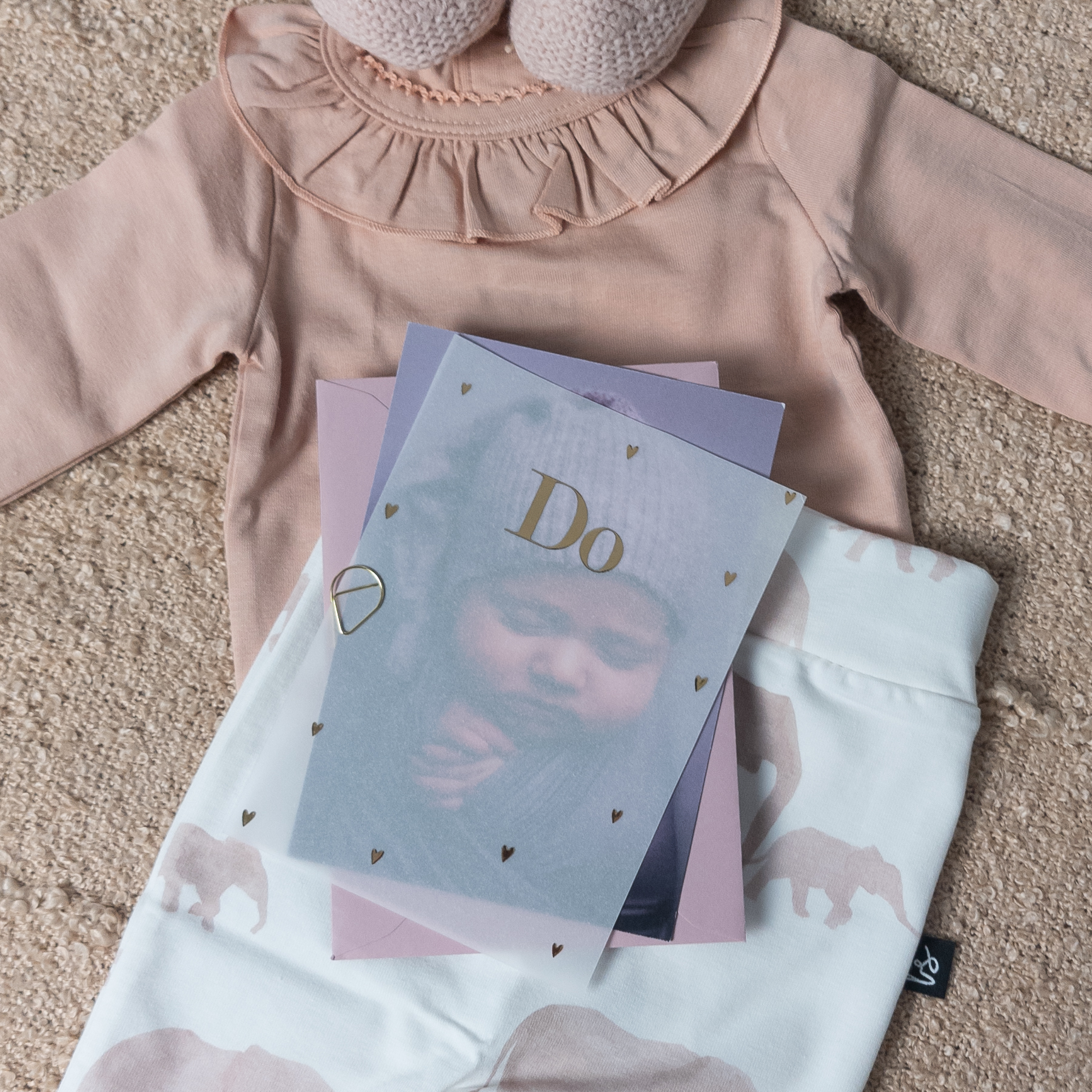 Kalkpapier geboortekaartje met een foto van jullie kleintje