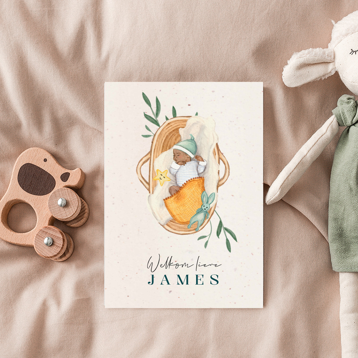 Duurzaam minimalistisch geboortekaartje met baby in mozesmandje