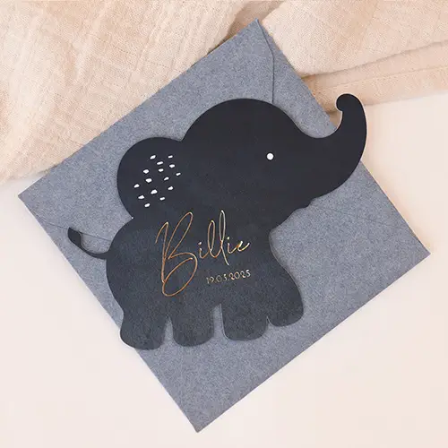 Uniek unisex geboortekaartje in de vorm van een olifant met goudfolie