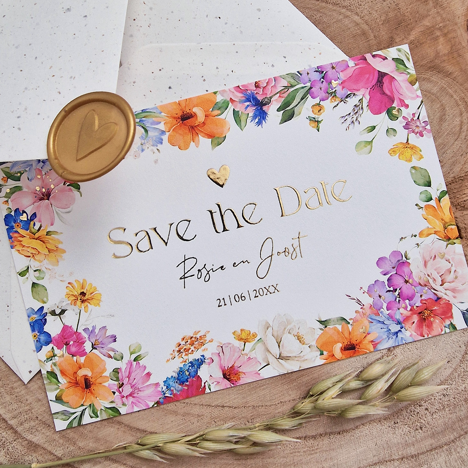 Save the Date kaart fleurige bloemenkrans goudfolie