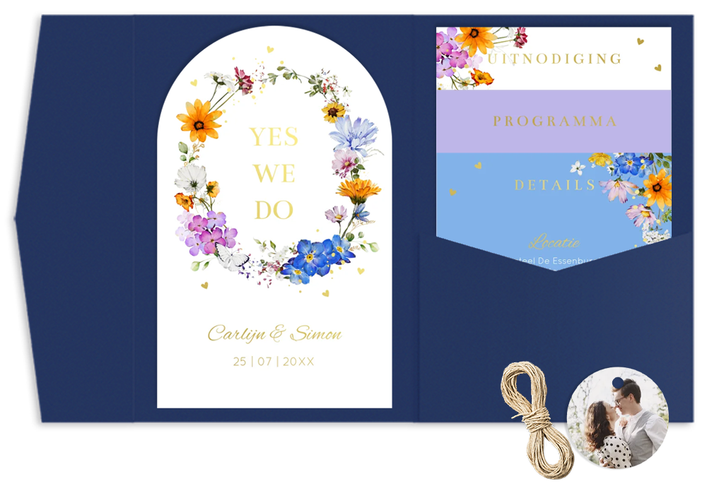 Pocketfold trouwkaart zomerse bloemen lila blauw goudfolie