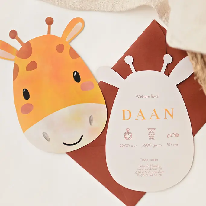 Origineel geboortekaartje in de vorm van een giraffe hoofd