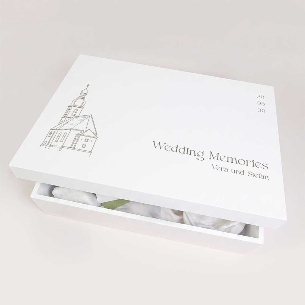Erinnerungskiste zur Hochzeit mit Linienzeichnung einer Kirche