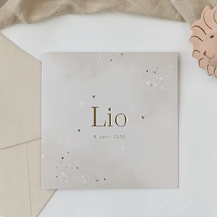 Luxe unisex geboortekaartje met goudfolie, watercolour en hartjes