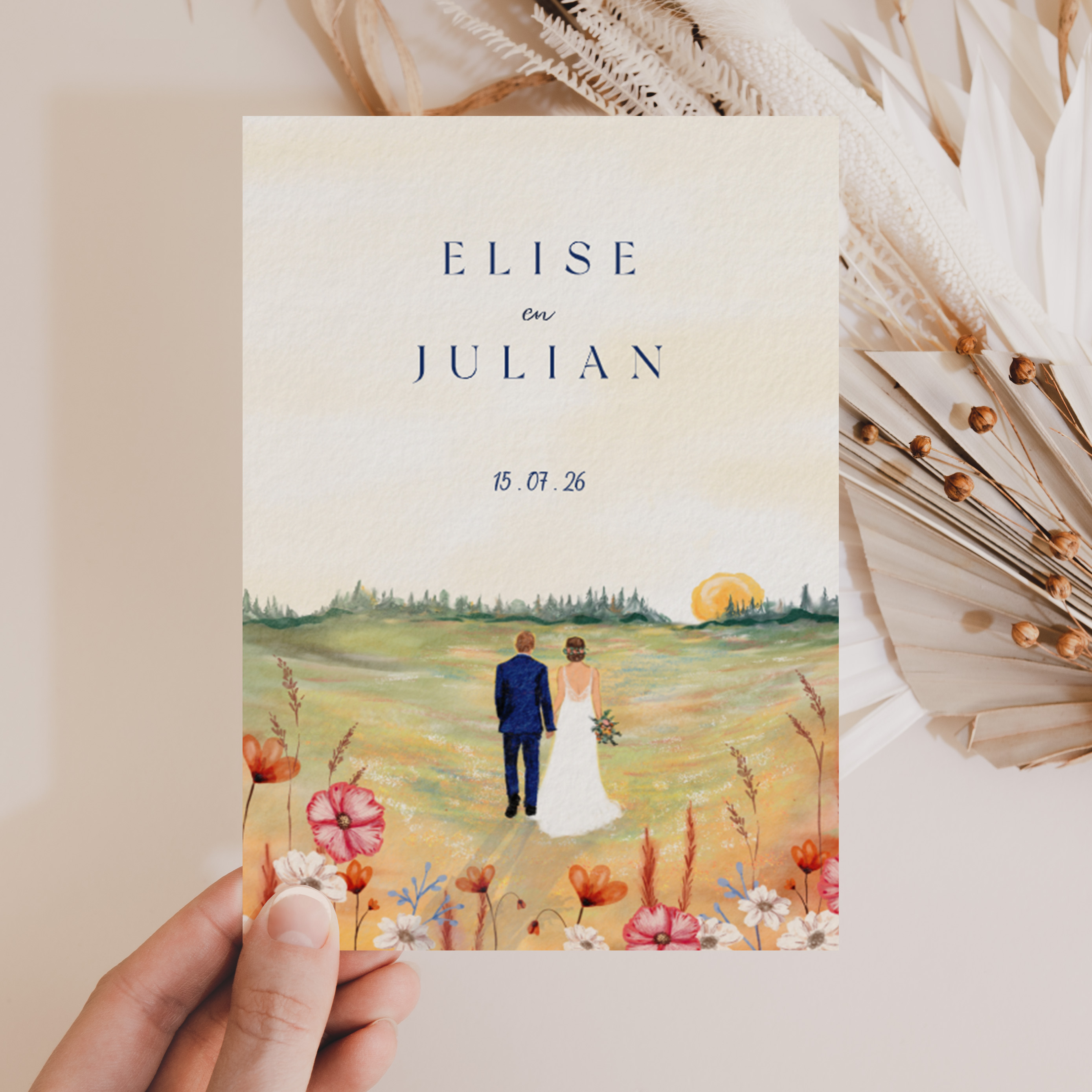 Trouwkaart met een bruidspaar bij ondergaande zon tussen de bloemen.