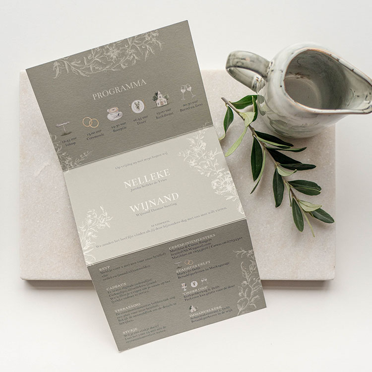 Zigzag trouwkaart in groen met takjes 