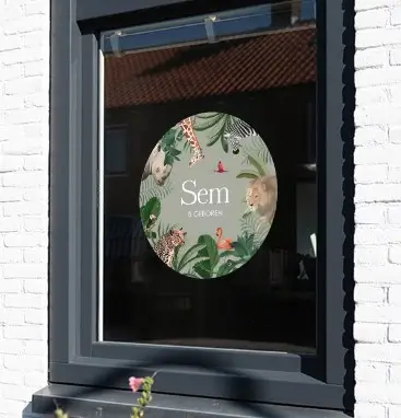 Raamsticker rond met jungle dieren en naam