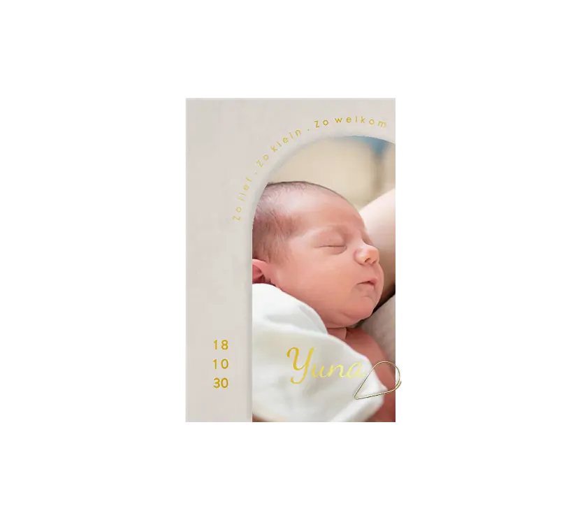 Origineel beige geboortekaartje met een foto en goudfolie