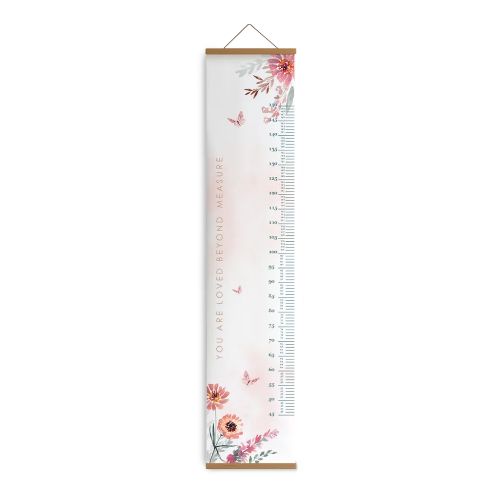 Groeimeter met bloemen en vlinders