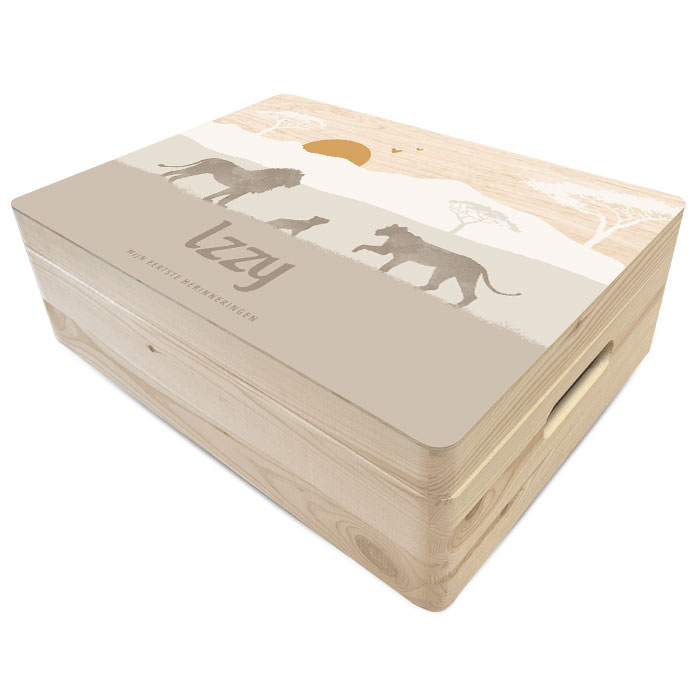 Houten jungle herinneringsdoos met leeuw en welpje op savanne