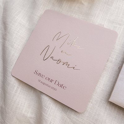 Romantische save the date kaart oudroze met goudfolie