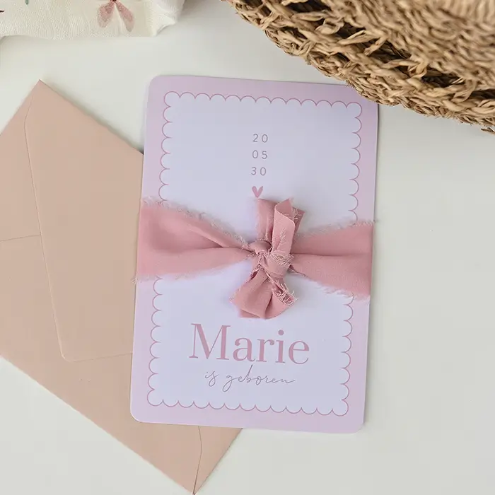 Roze geboortekaartje met optioneel echt zijden lint