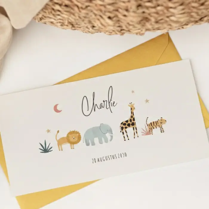 Speels geboortekaartje met jungledieren illustraties