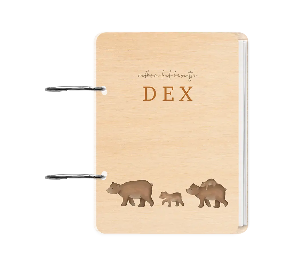 Houten bewaarbundel met naam en berengezinnetje