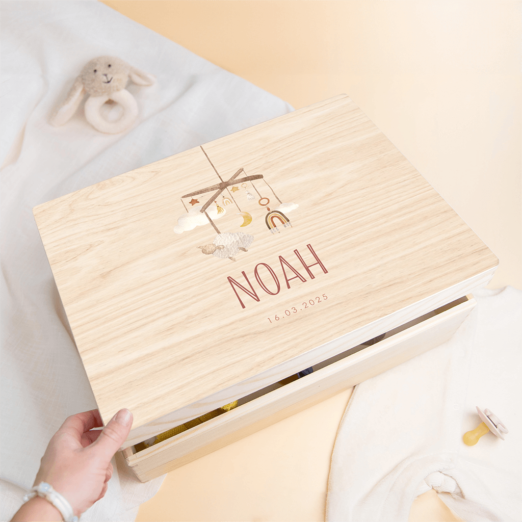 Houten kist met muziekmobiel