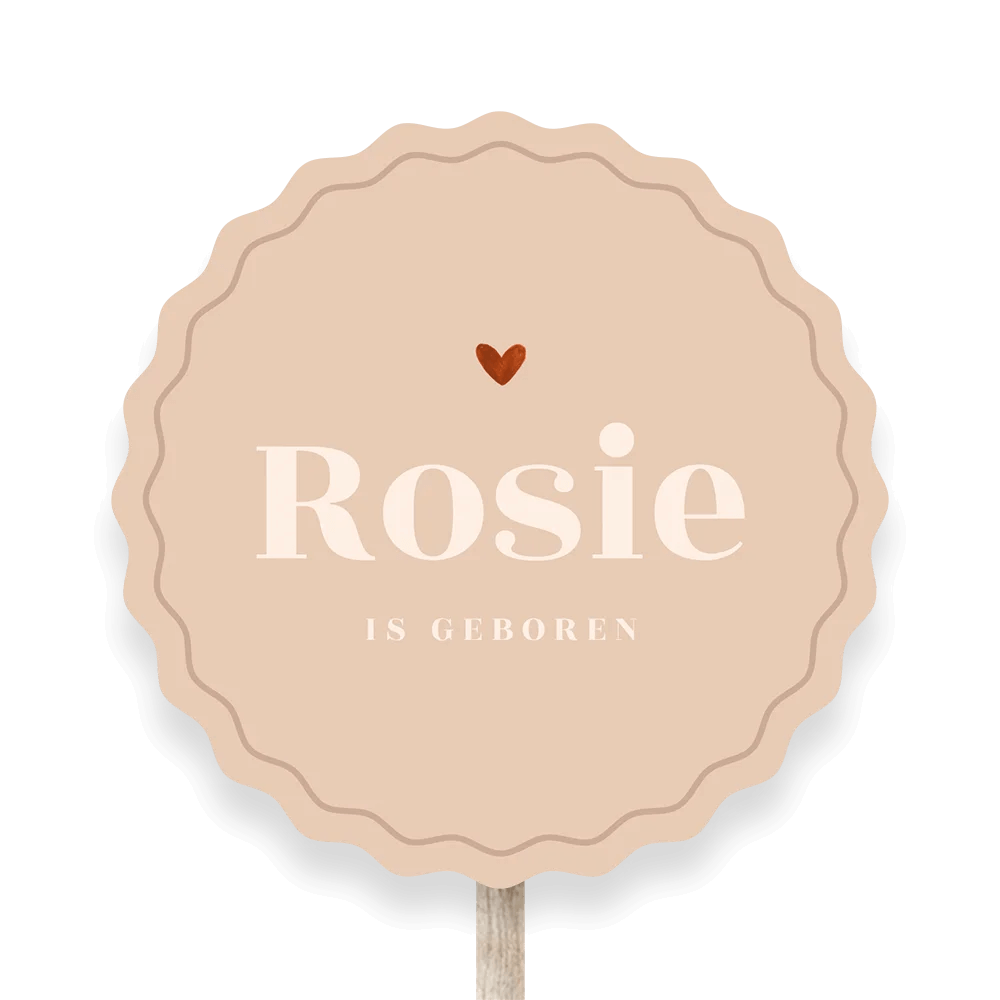 Tuinbord in beigetinten met hartje en golvende randen