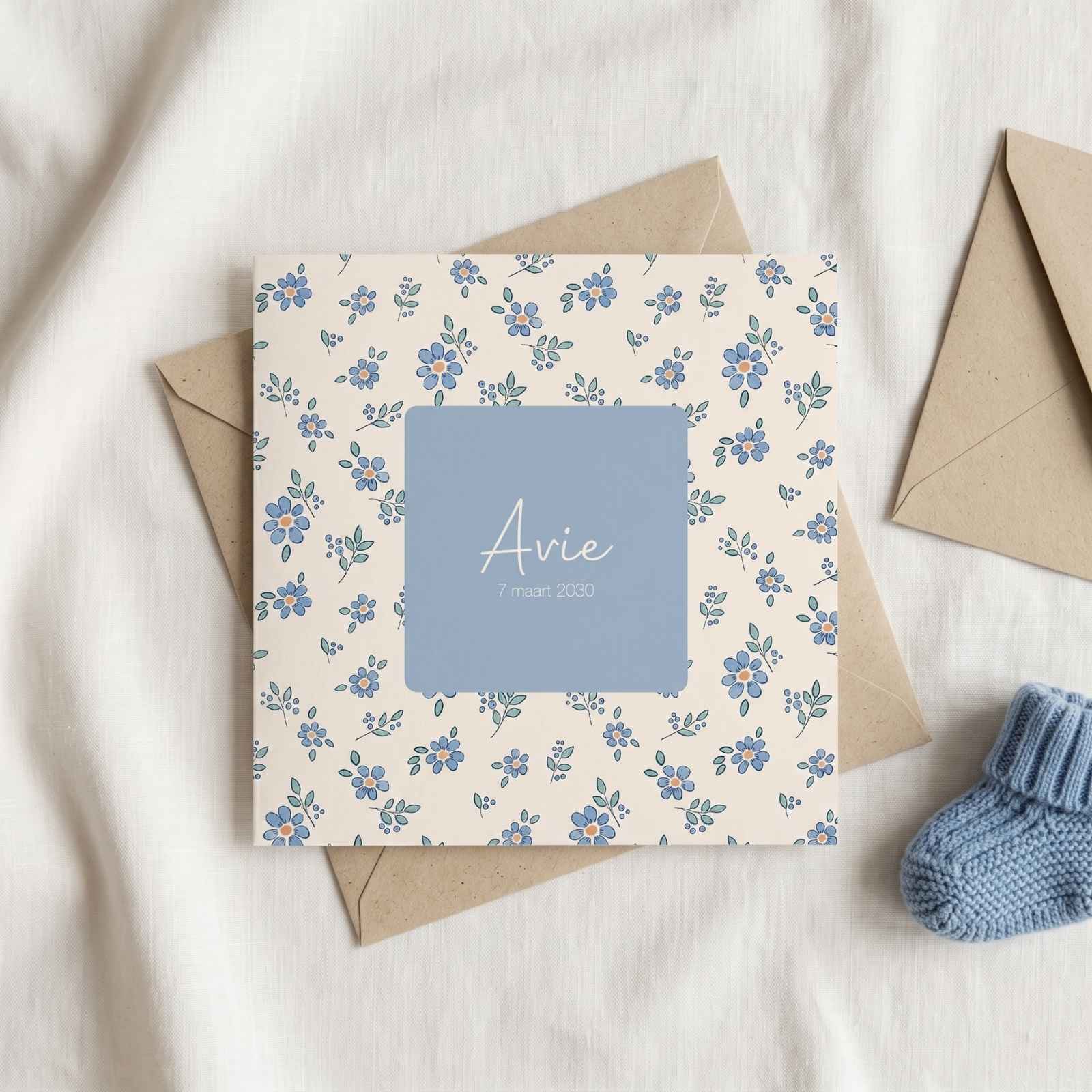Geboortekaartje meisje bloemetjes patroon blauw