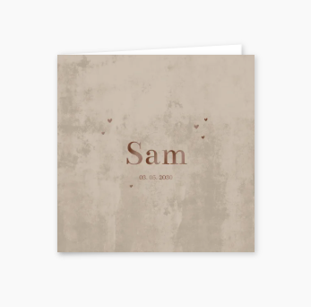 Stoer geboortekaartje met bruine velvet-look en hartjes