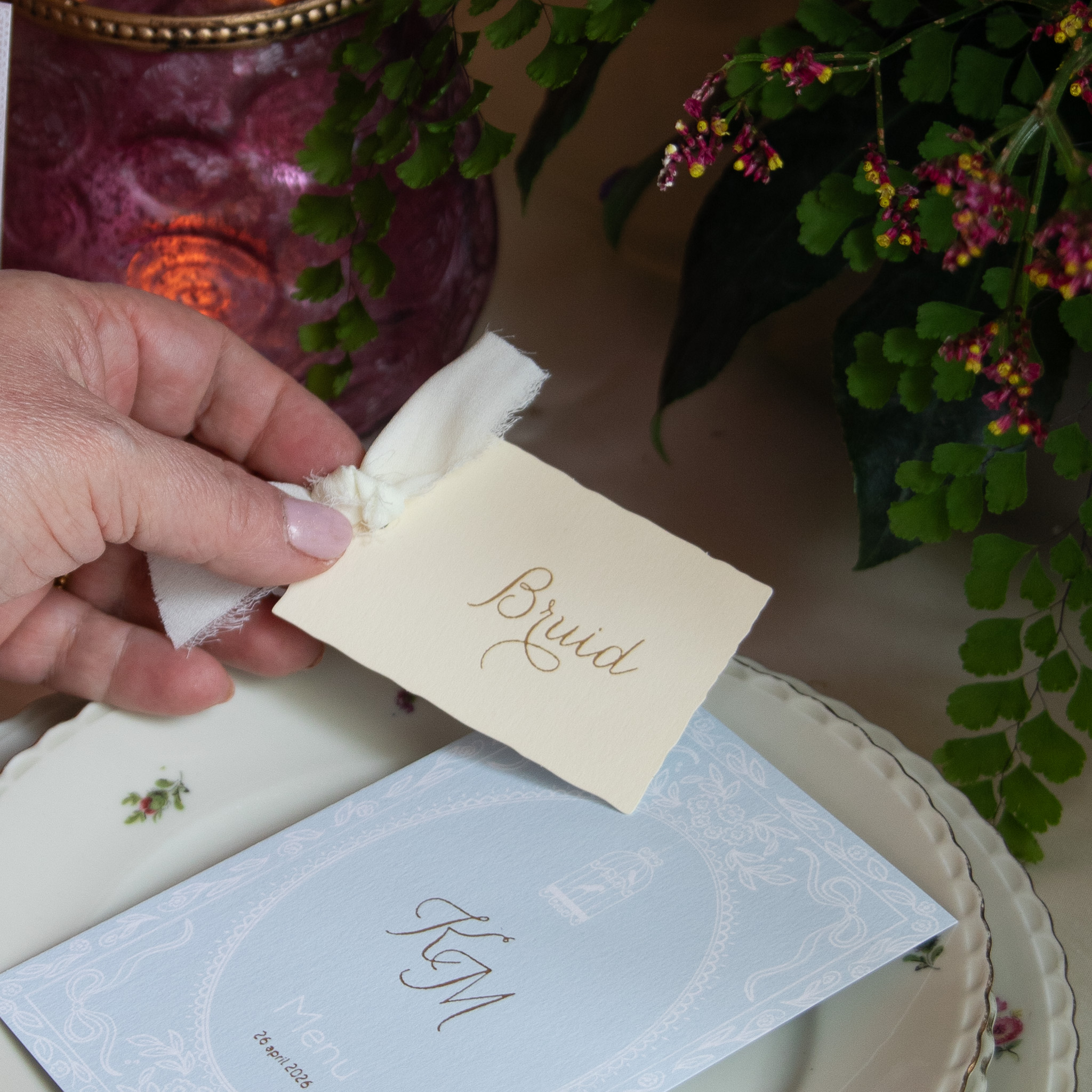 Naamkaartjes handgeschept papier look gaatje
