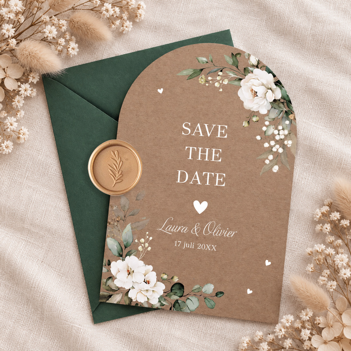 Save the Date kaart in boogvorm kraftlook witte botanische bloemen