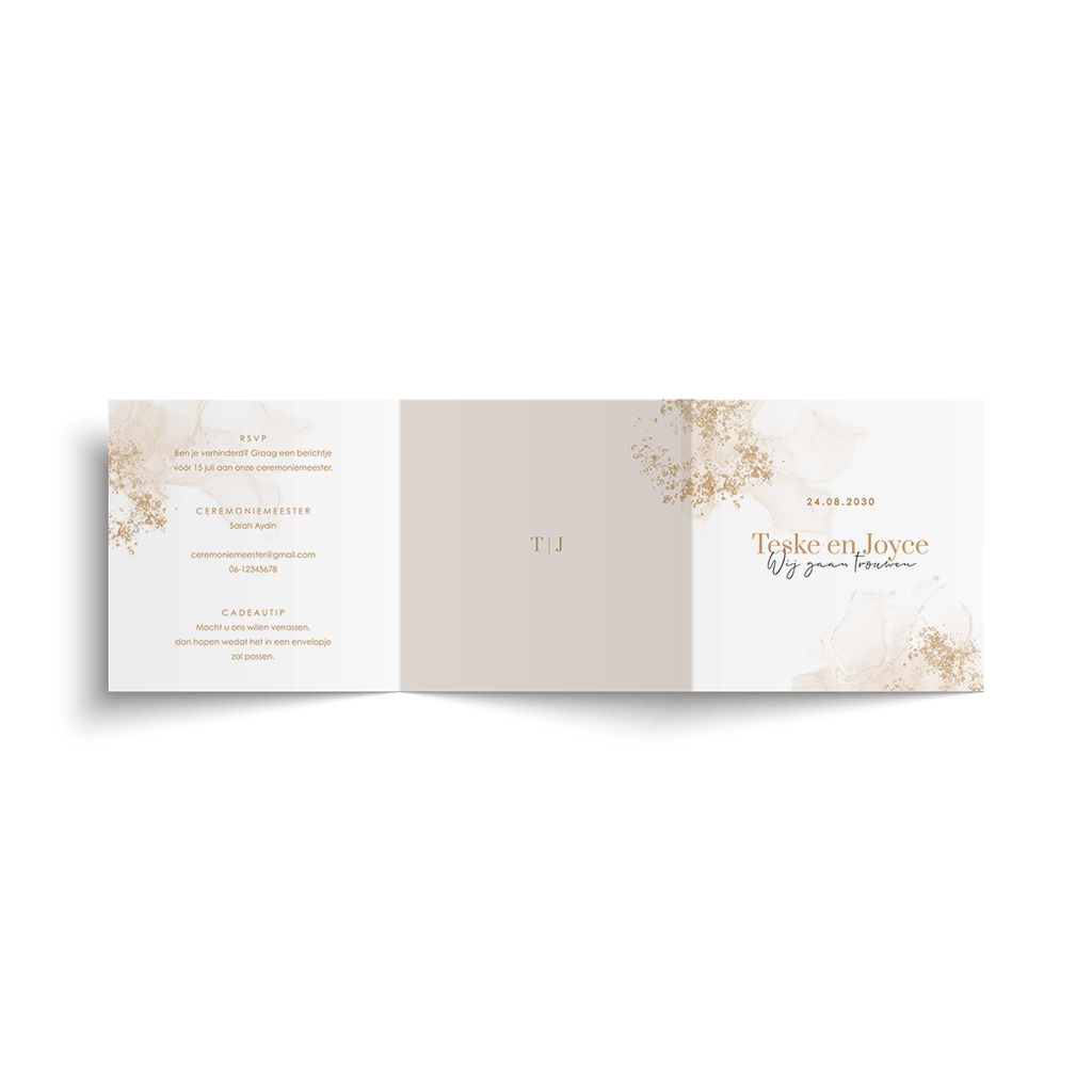 Trouwkaart drieluik met beige watercolor en gouden glitters