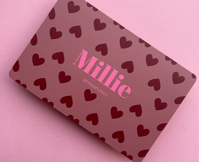 Geboortekaartje hartjesprint burgundy roze hoogglansMillie