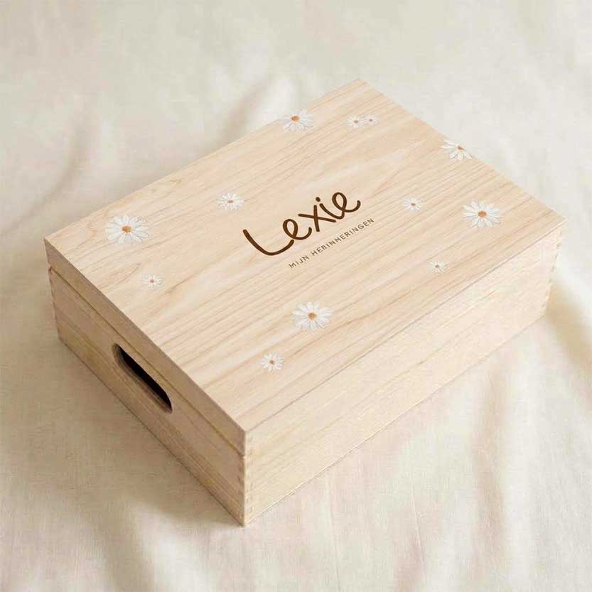 Memorybox geboorte hout madeliefjes