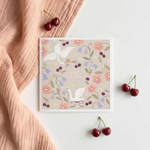 Geboortekaartje vierkant beige meisje zwanen en bloemen