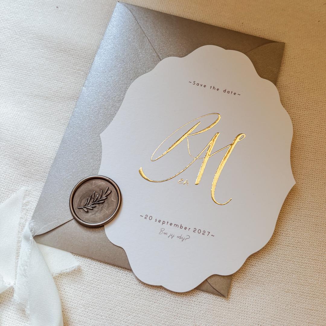 Save the date met bijzondere vorm en folie