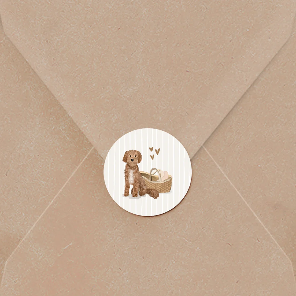 Sluitsticker geboortekaartje met hondje, mandje en hartjes