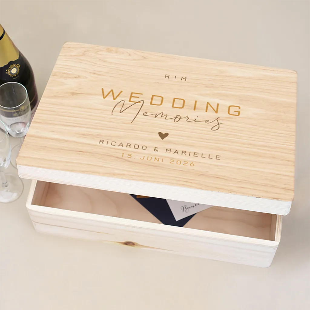 Hölzerne Erinerungskiste Hochzeit mit minimalistisch Design und Herz