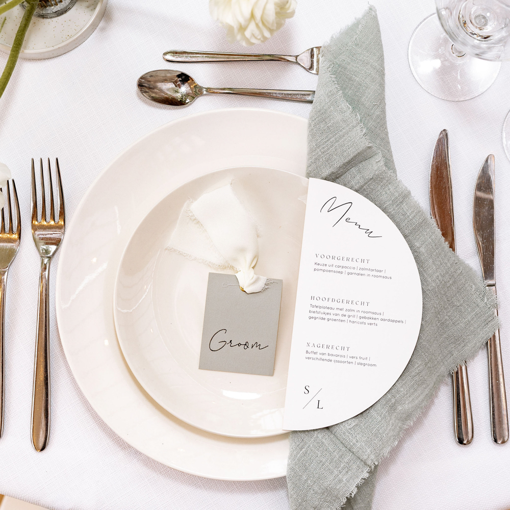 2 menukaarten bij Trouwhuisstijl Dusty Green