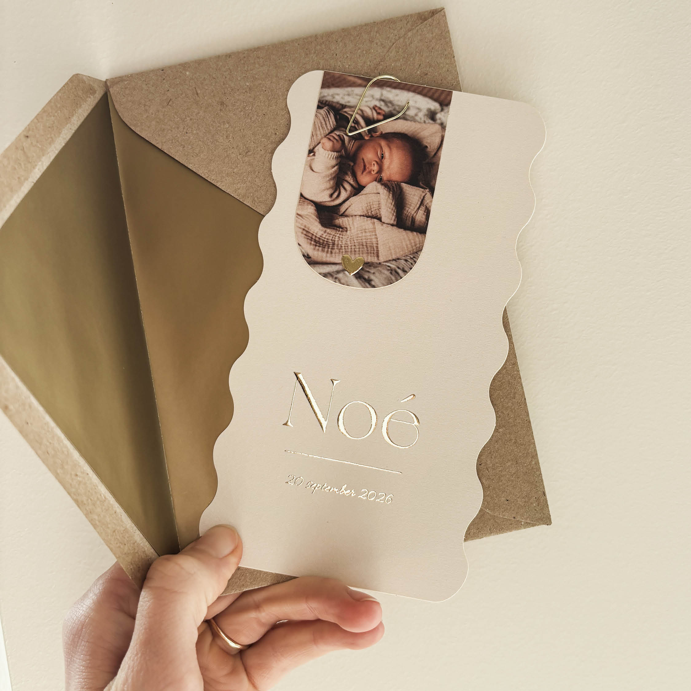 Luxe geboortekaartje met golfrand