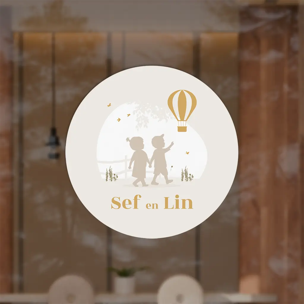 Raamsticker met silhouetjes van tweeling en luchtballon