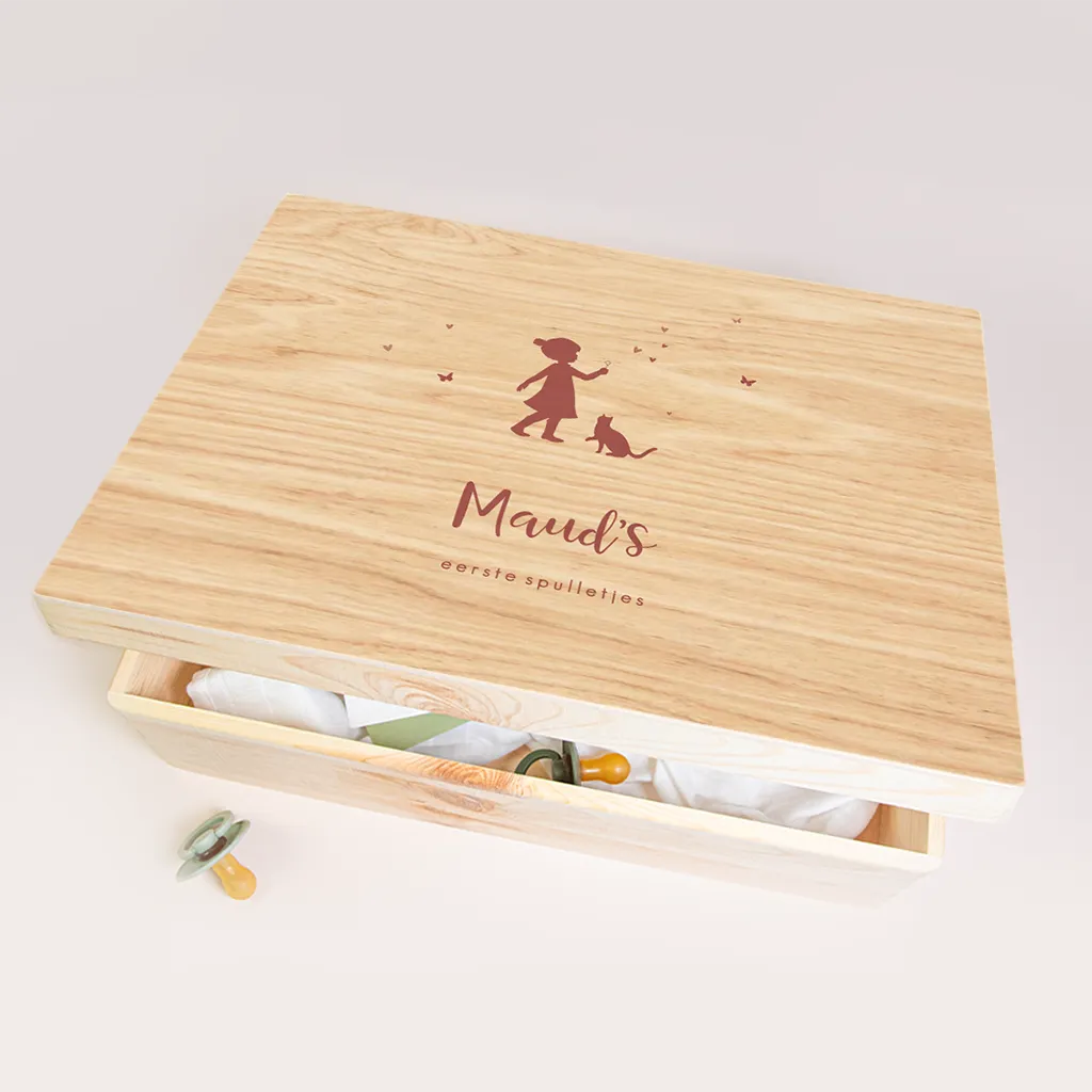 Memorybox baby met silhouetje van meisje en kat in oudroze