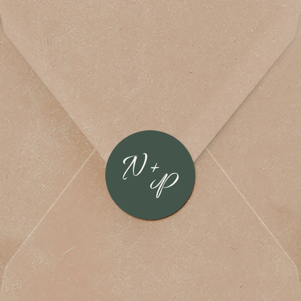 Naamsticker bruiloft in donkergroen met initialen | 25 stuks