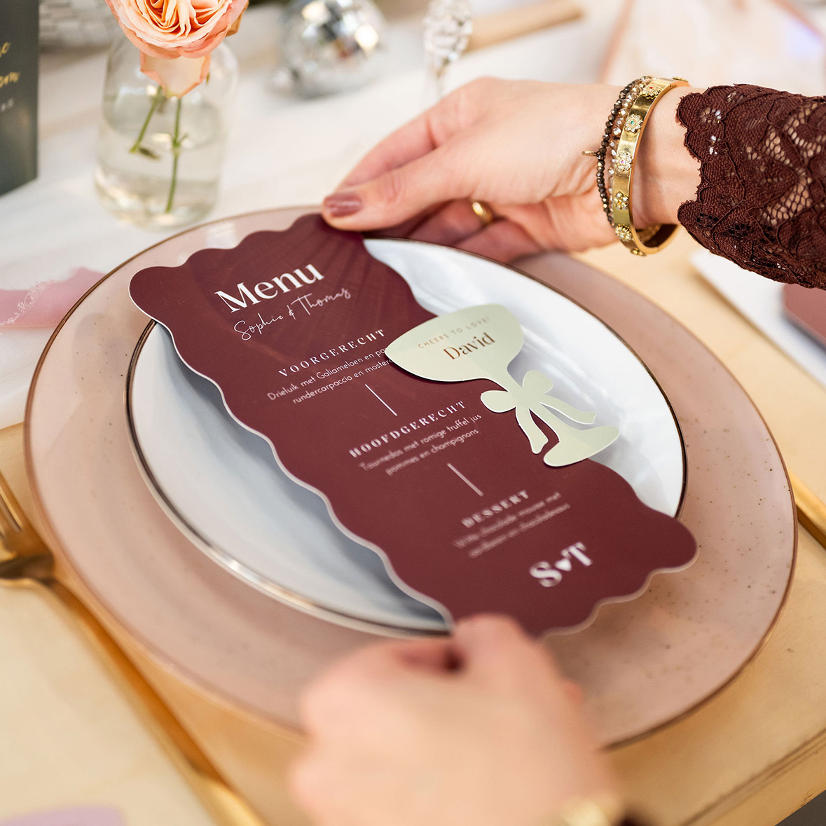 Menukaart bruiloft golfvorm Bold Romance burgundy