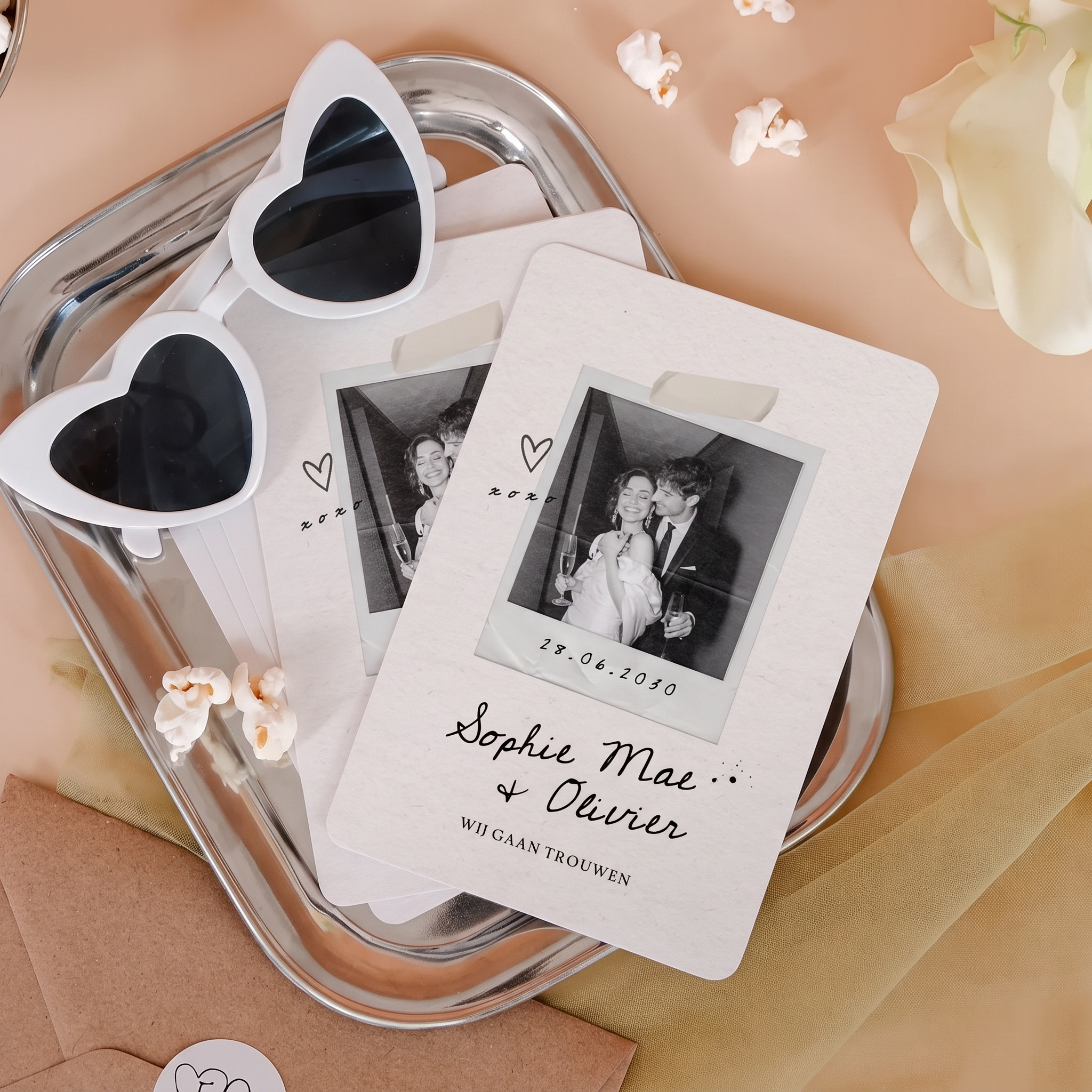 Trouwkaart met polaroidfoto in vintage stijl