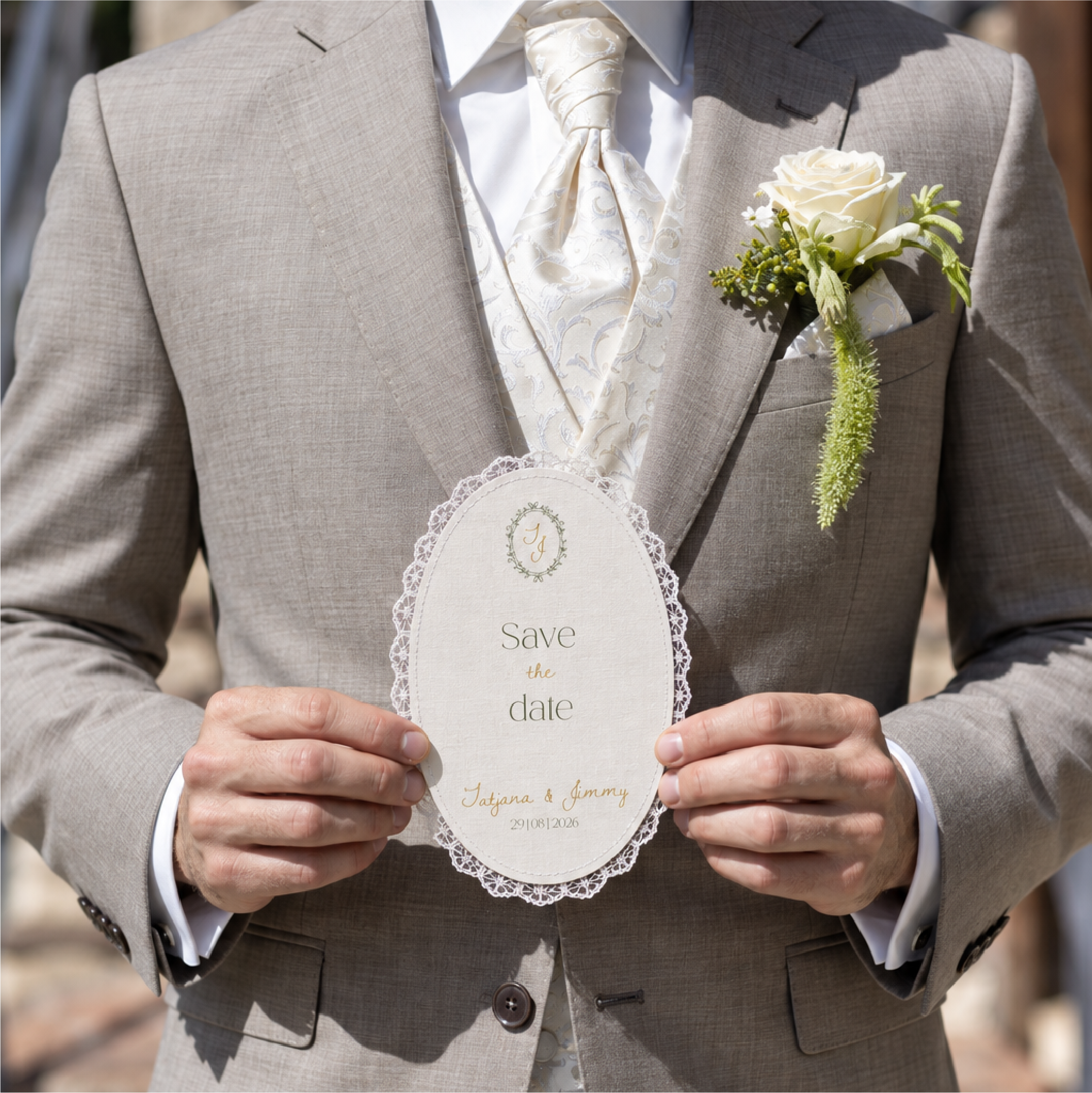 save the date ovaal beige kant goudfolie