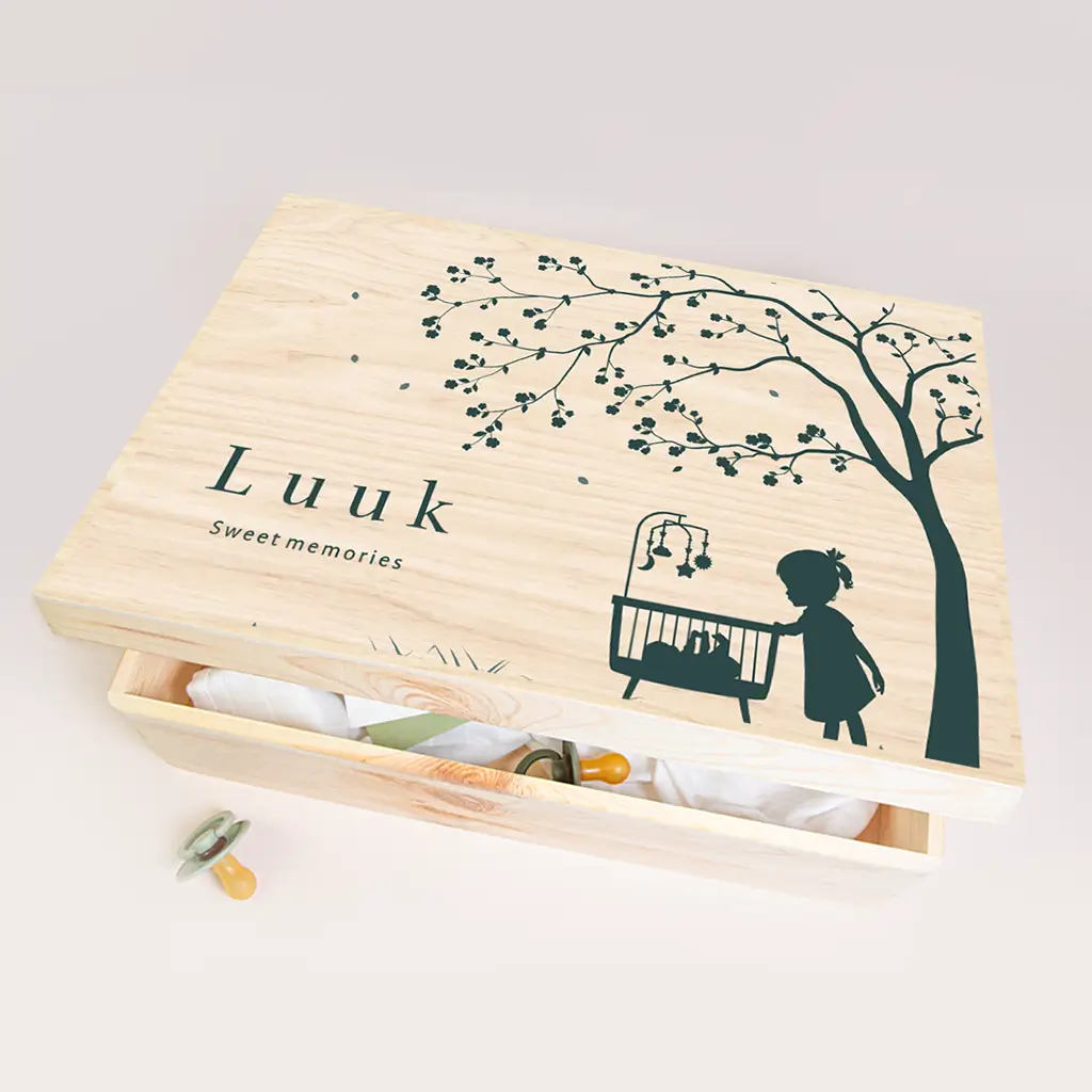 Memorybox met silhouetje wiegje en boom