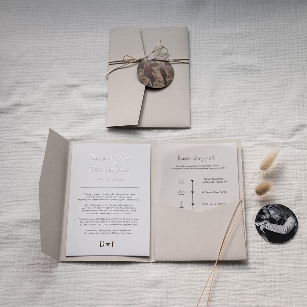 Pocketfold trouwkaart kalkpapier goudfolie modern