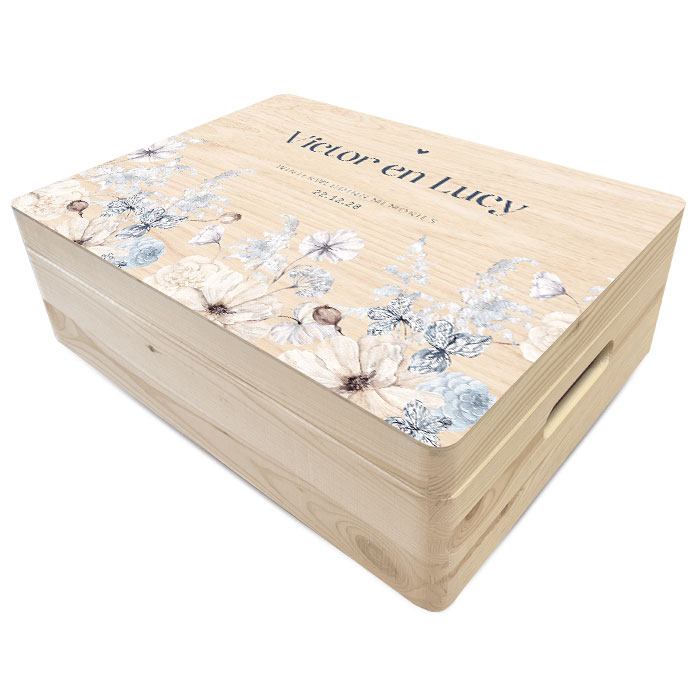 Winterbruiloft memory box van hout met winterse bloemen