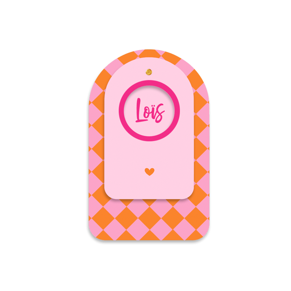 Een vrolijk 2-delig geboortekaartje met ruitje en doorkijkje