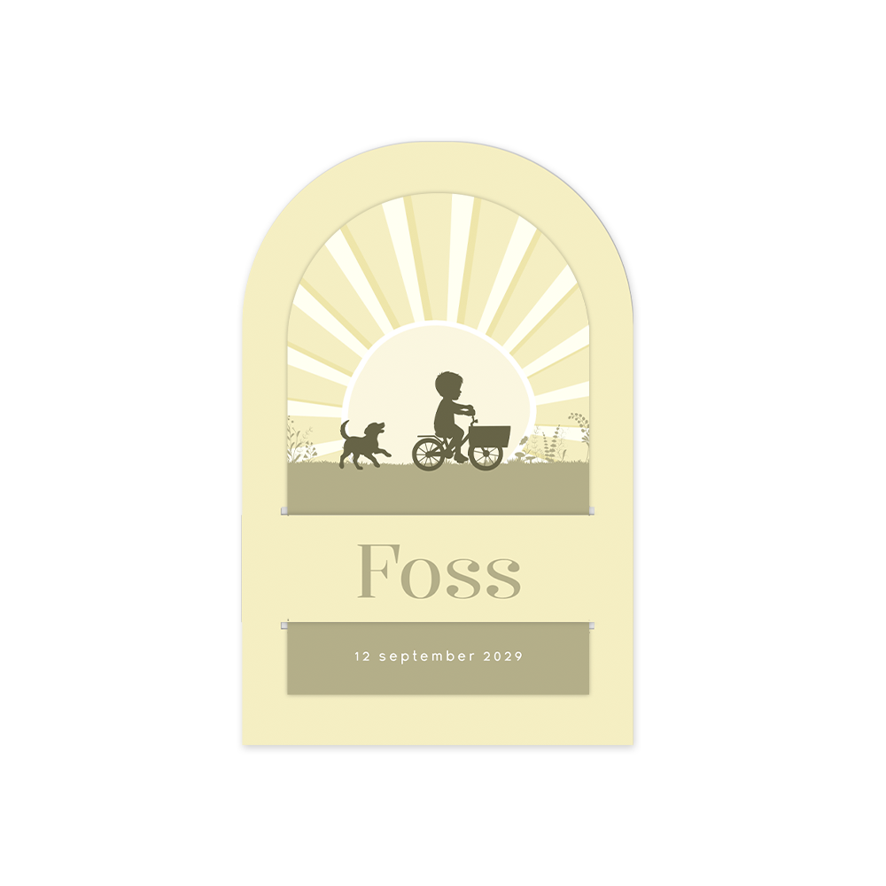 Insteek label geboortekaartje met jongen op fiets, hondje en zon