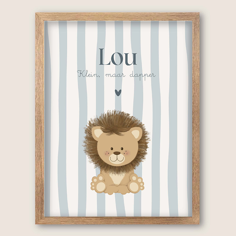 Babykamer poster met naam, blauwe strepen en handgetekend leeuwtje Lou