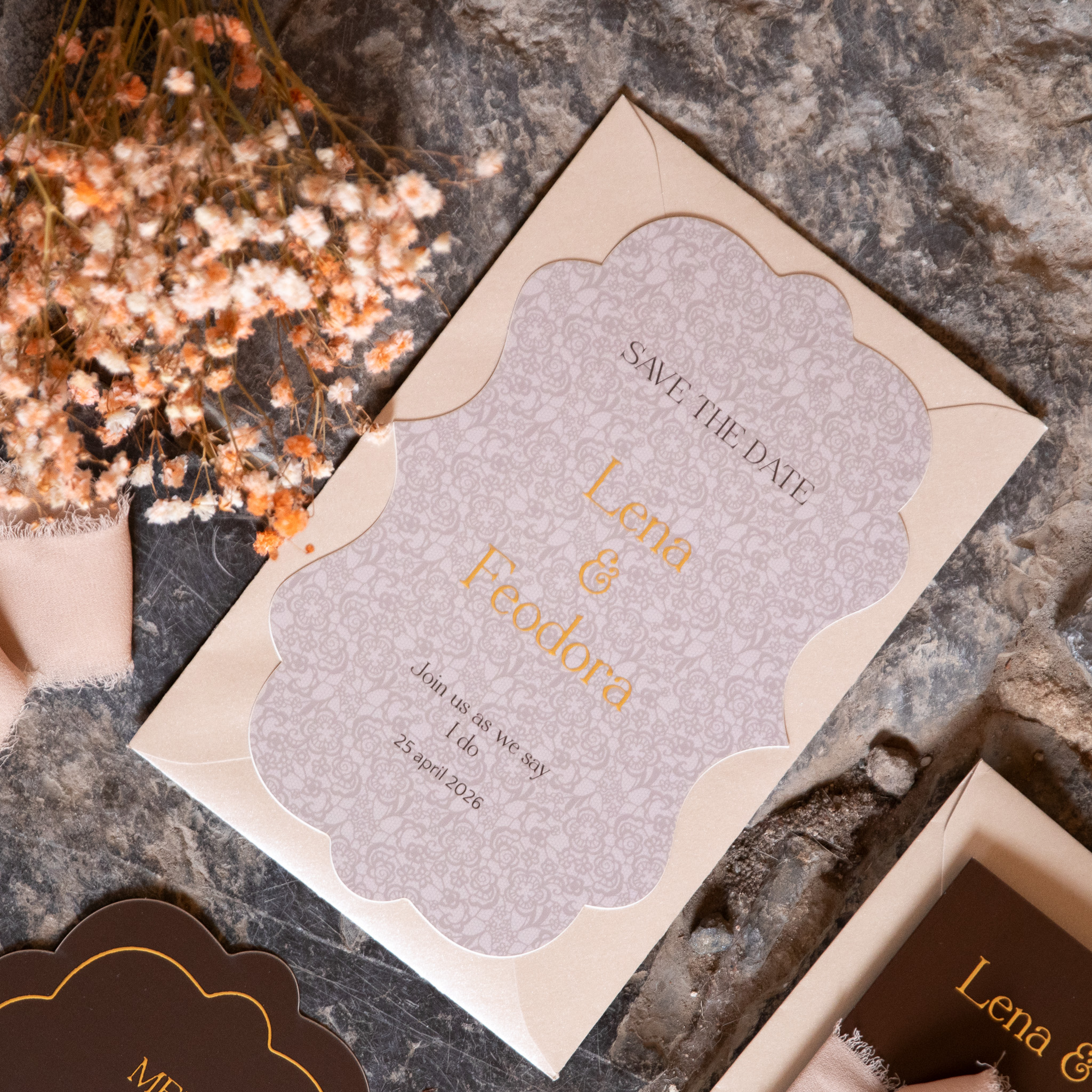 Save the date bruin beige barok vorm