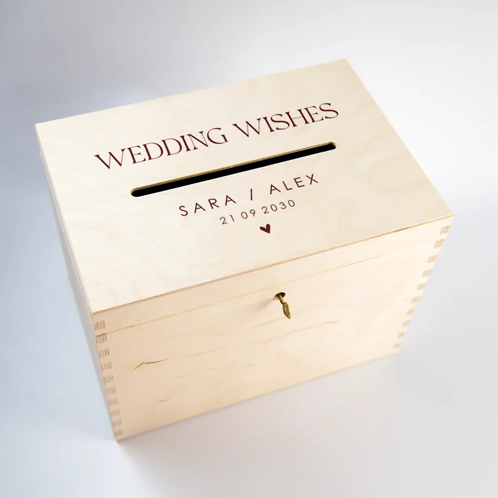 Kartenbox Hochzeit mit kirschfarbener Schrift