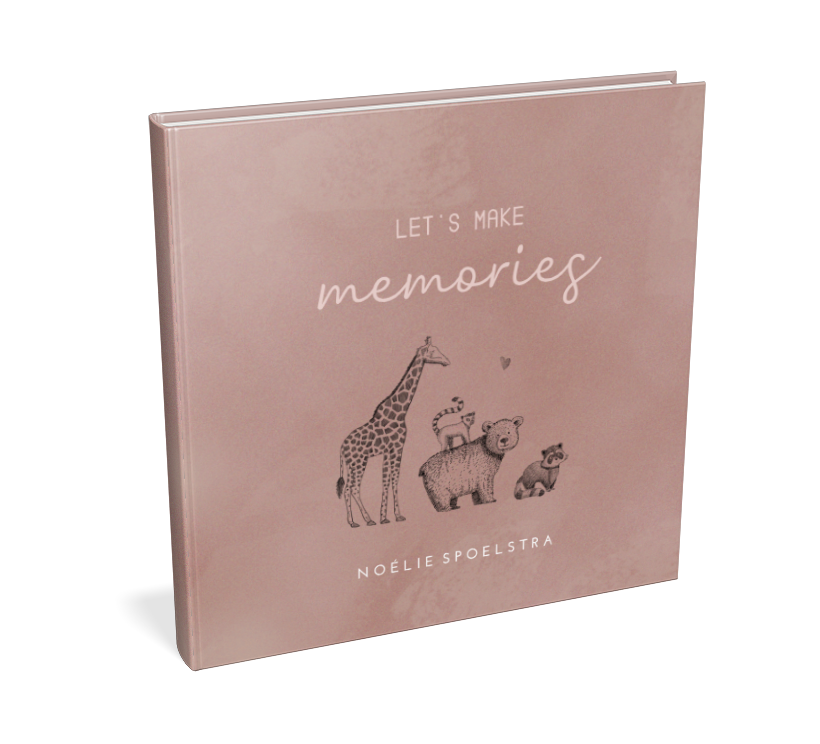 Oudroze kraambezoekboek met getekende jungledieren